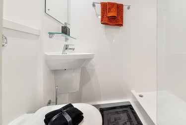 1 bed studio, West Street, Devonshire Green, Sheffield, S14FD - Image 3